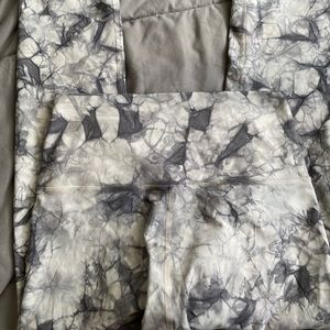 BRAND NEW Grey Tye-dye Lululemon leggings!